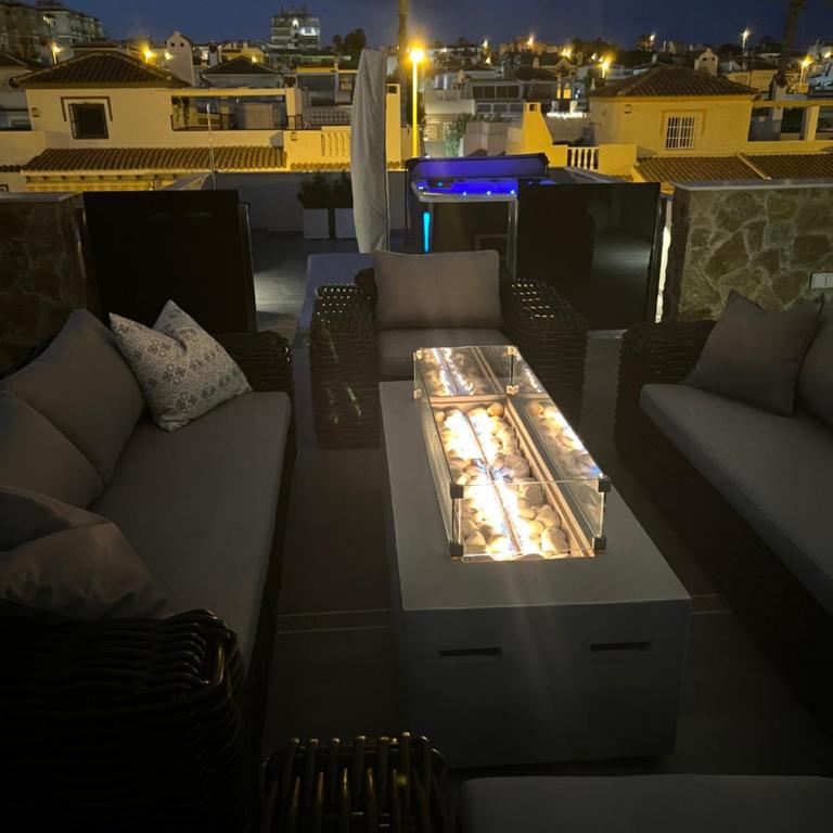 Luxury Villa with Heated Pool, Jacuzzi & Rooftop Lounge PMT22 - Villa Superior - 34