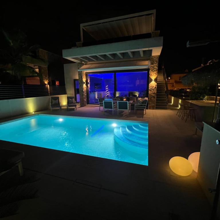 Luxury Villa with Heated Pool, Jacuzzi & Rooftop Lounge PMT22 - Villa Superior - 48