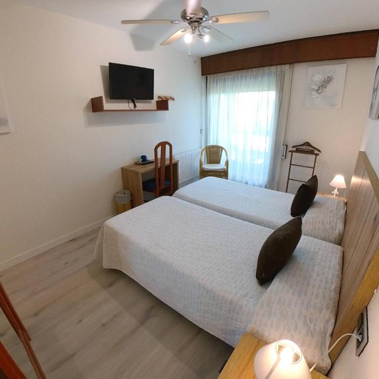 Hostal Meson Del Barro - Alojamientos Pamplona - Habitación Doble - 2 camas - 4