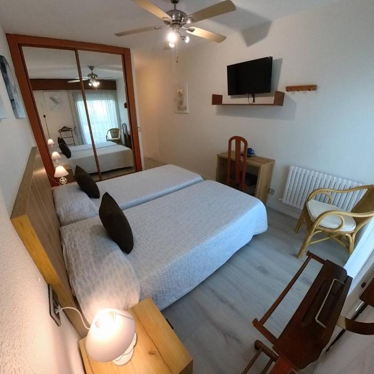 Hostal Meson Del Barro - Alojamientos Pamplona - Habitación Doble - 2 camas - 5