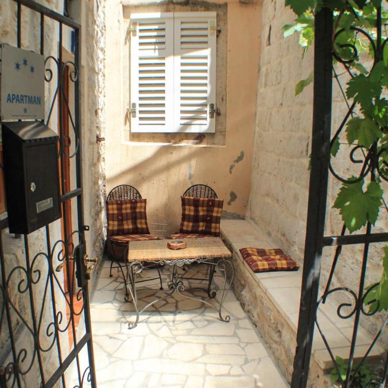 Apartments Popovic - Studio with Patio - 10