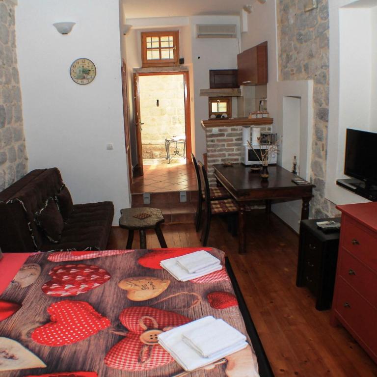 Apartments Popovic - Studio with Patio - 8