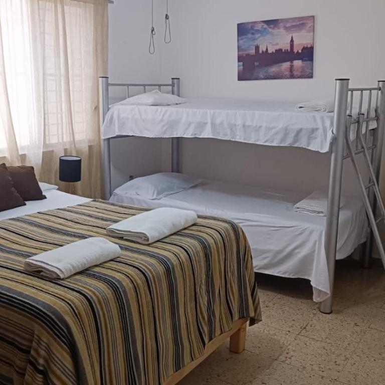 Casas Calis Cancún - Habitación Cuádruple Económica con baño compartido - 2