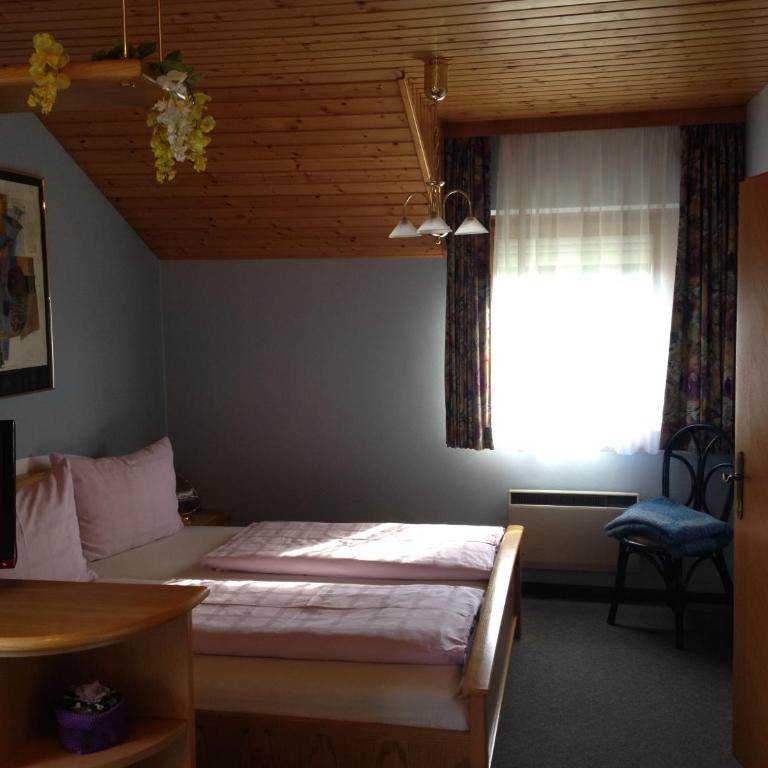 Pension Seerose - Apartment mit 2 Schlafzimmern, Balkon und Seeblick - 9