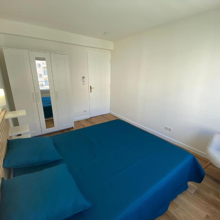 Renovated 4 room Apartment-Parking next door and Beach at 700m - Three-Bedroom Apartment - 2