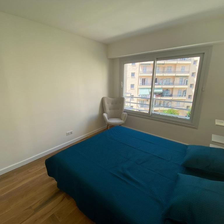 Renovated 4 room Apartment-Parking next door and Beach at 700m - Three-Bedroom Apartment - 4