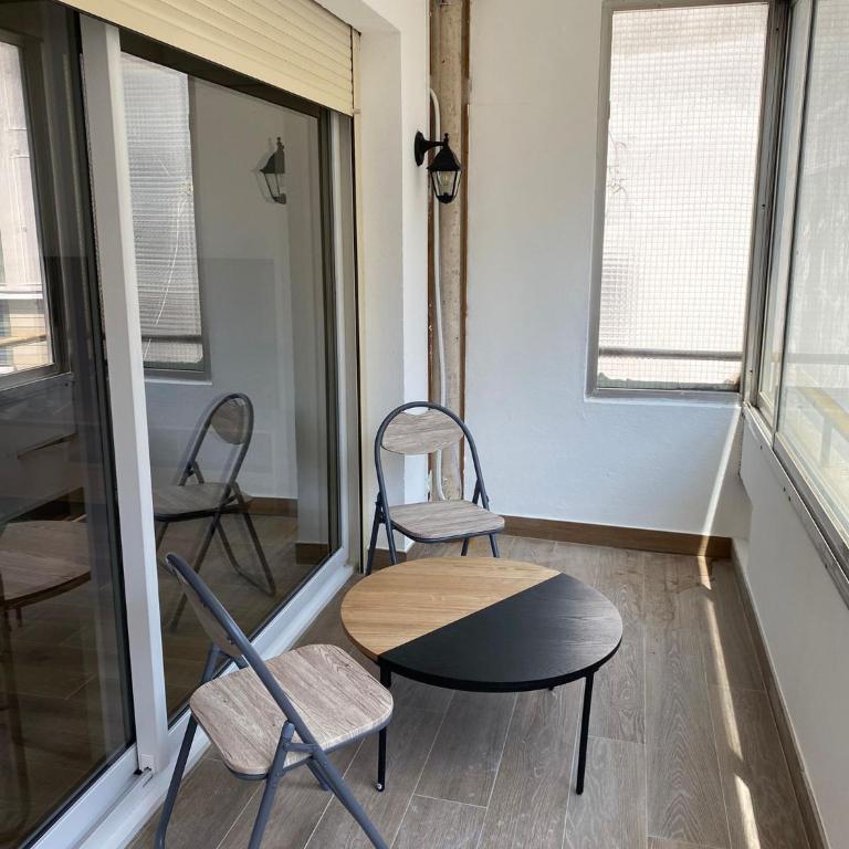 Renovated 4 room Apartment-Parking next door and Beach at 700m - Three-Bedroom Apartment - 23