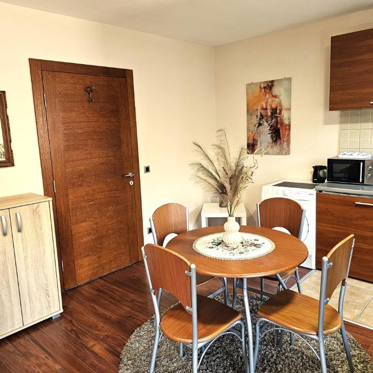Apartmani TRIO - Standard Quadruple Room - 5