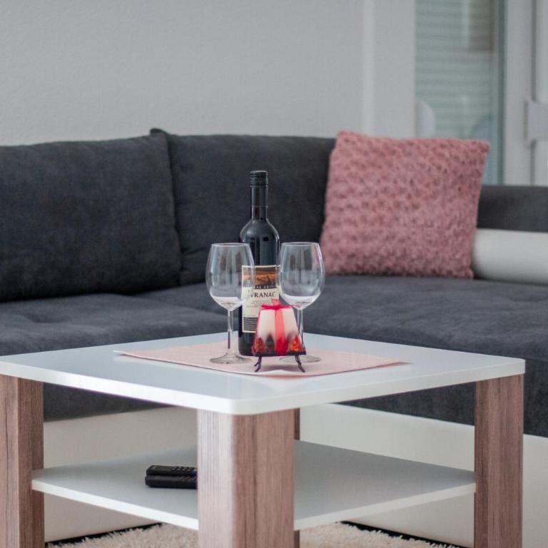 City Lights Panorama - Apartment with Balcony - 25