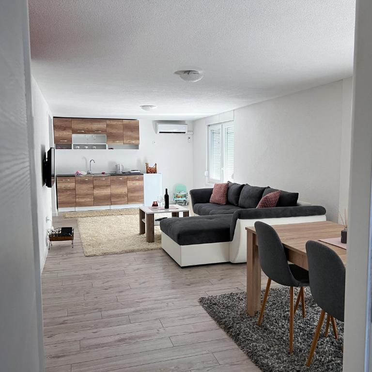 City Lights Panorama - Apartment with Balcony - 3