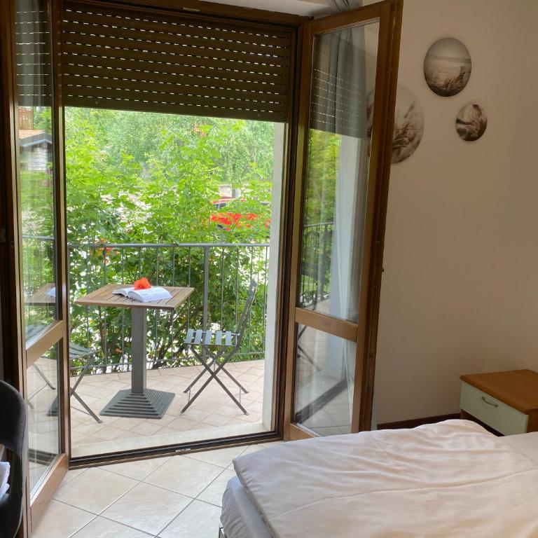 Ca' ai Tigli - Camera Quadrupla con Vista Montagna - 10
