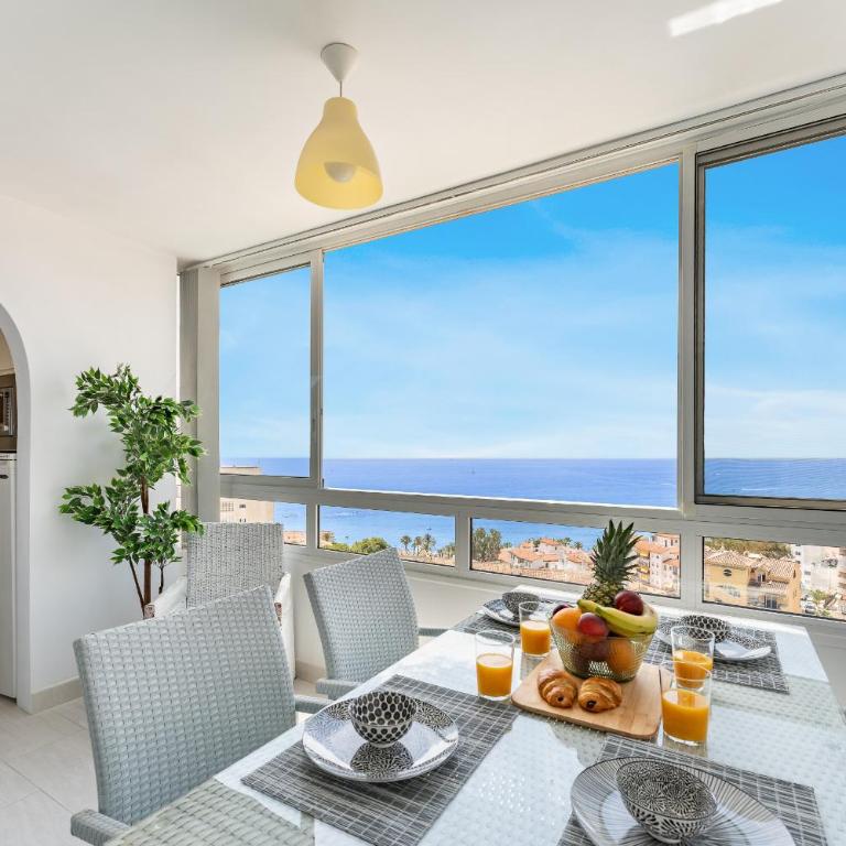 Coastal Charm Renovated 2Bed Apt, Pool, Sea Views - Apartment with Sea View - 1