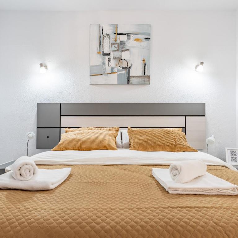 Coastal Charm Renovated 2Bed Apt, Pool, Sea Views - Apartment with Sea View - 7
