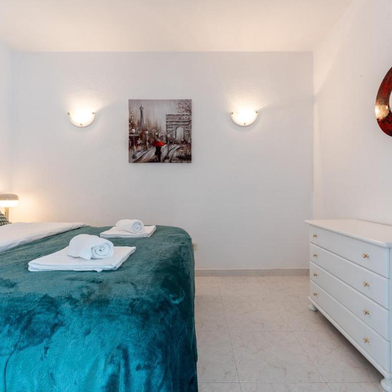 Coastal Charm Renovated 2Bed Apt, Pool, Sea Views - Apartment with Sea View - 12
