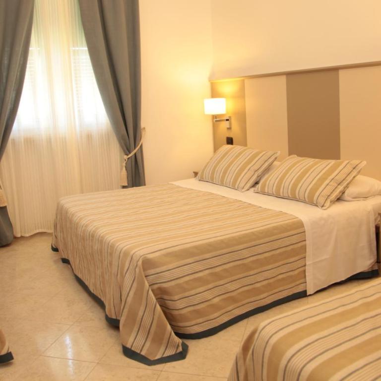 Albergo Degli Amici - Camera Quadrupla Standard - 1