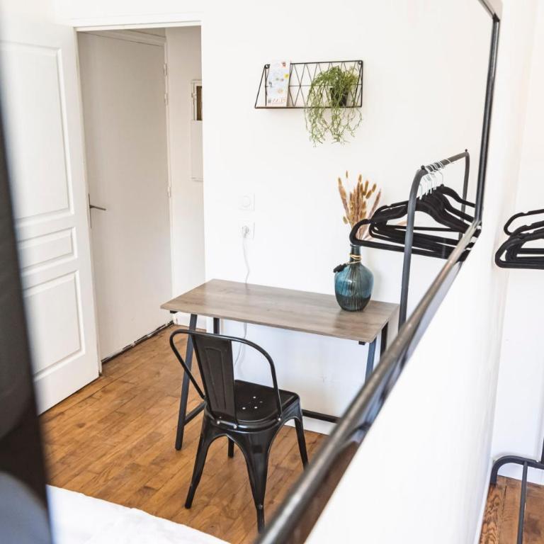L'industriel - billard et home cinéma - hyper centre - Three-Bedroom Apartment - 16