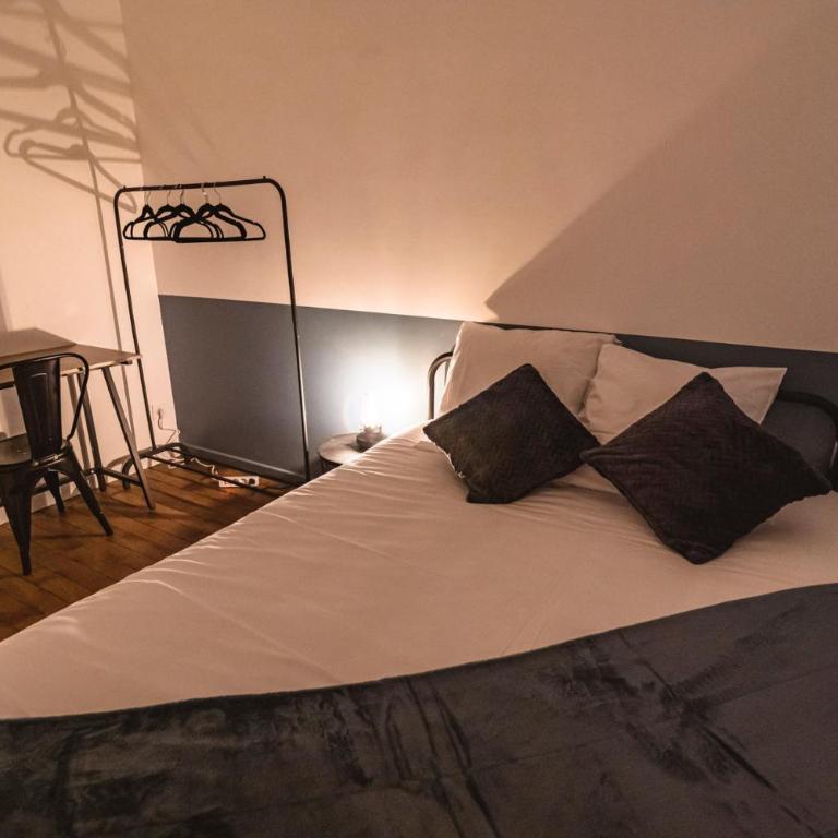 L'industriel - billard et home cinéma - hyper centre - Three-Bedroom Apartment - 43