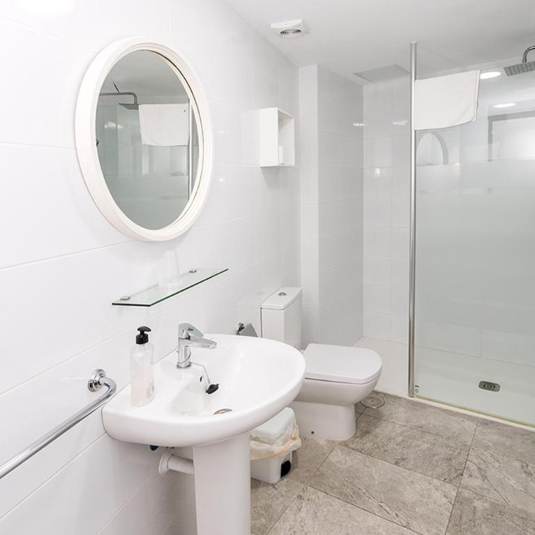 Hostal El Mercat - Double room with living room without terrace - 5