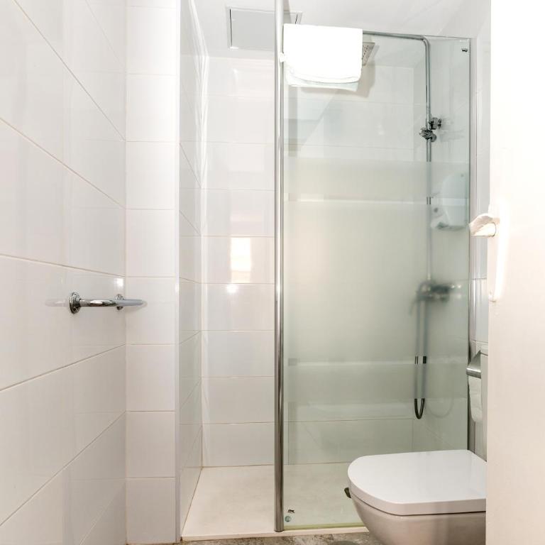 Hostal El Mercat - Triple Room without Terrace - 3