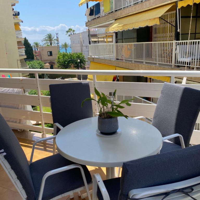 Playa a 50 metros solo para familias - Two-Bedroom Apartment - 1