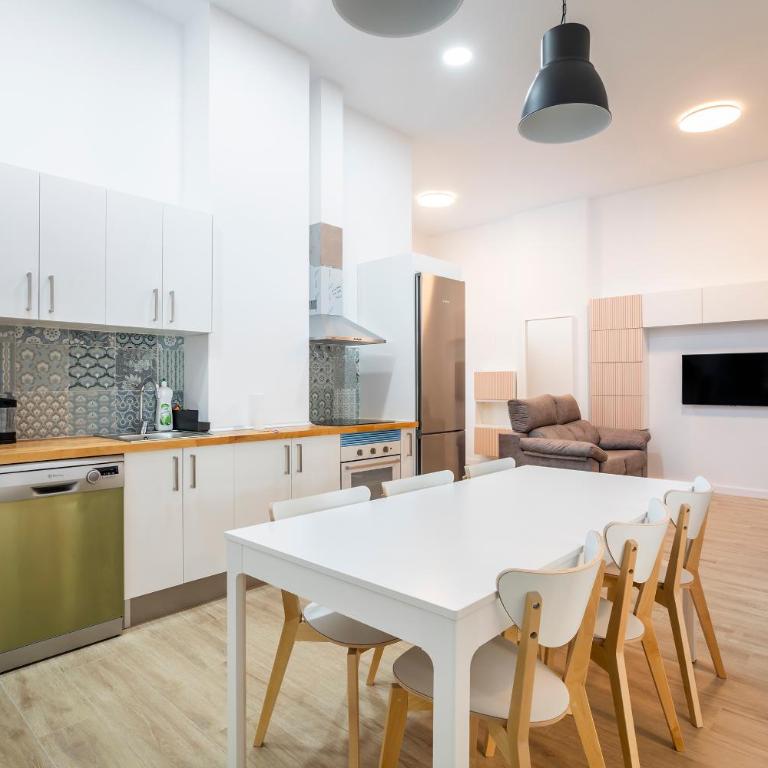 10 pax, AC, Wifi gratis, Ciudad Artes y Ciencias - Two-Bedroom Apartment - 1