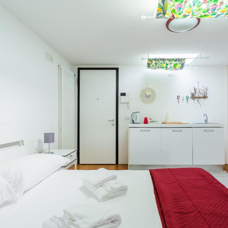Palazzo San Rocco Rooms by Wonderful Italy - Deluxe Queen Room - 4