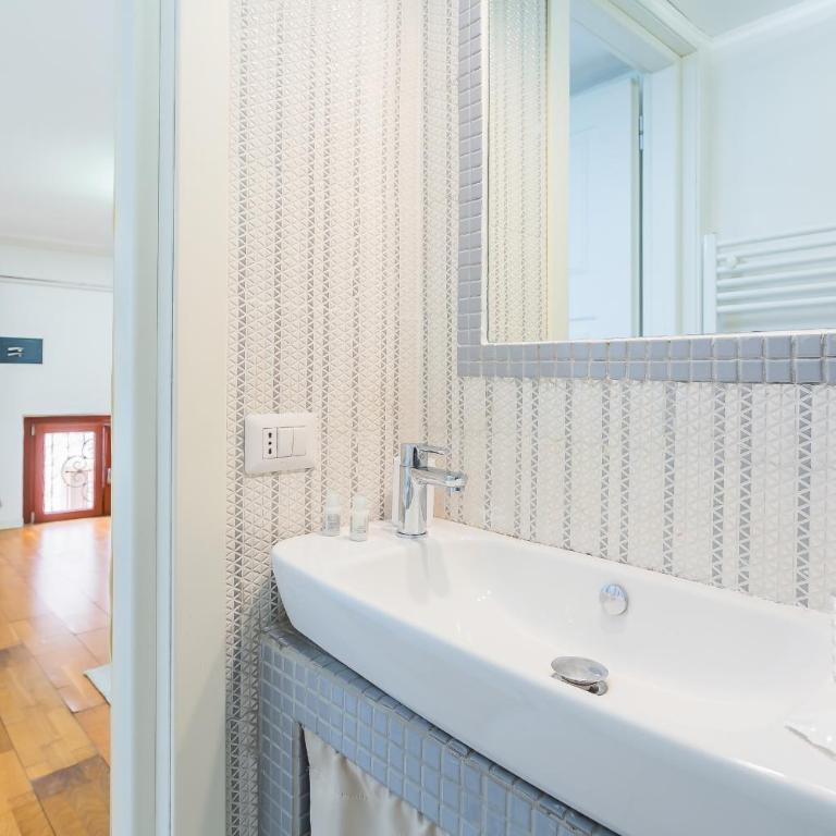 Palazzo San Rocco Rooms by Wonderful Italy - Deluxe Queen Room - 12