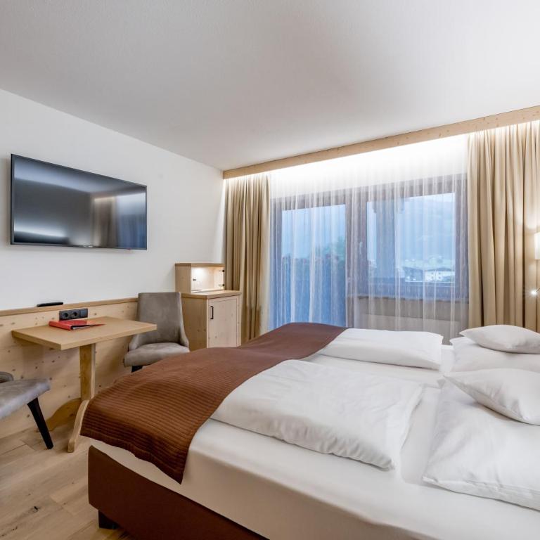 DER GREIL - Wein & Gourmethotel - Deluxe Doppelzimmer mit Dusche - 2