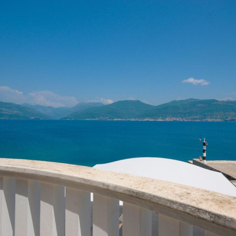 Luxury Sea Residence by Kristina - Deluxe Double Room with Bath - 4