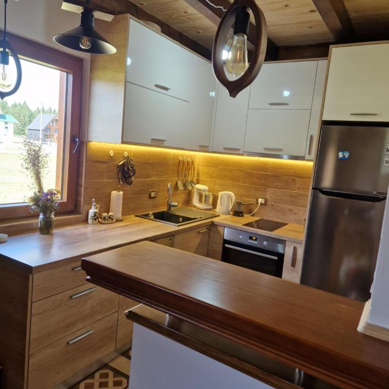 Mountain Haven Deluxe - Three-Bedroom House - 35
