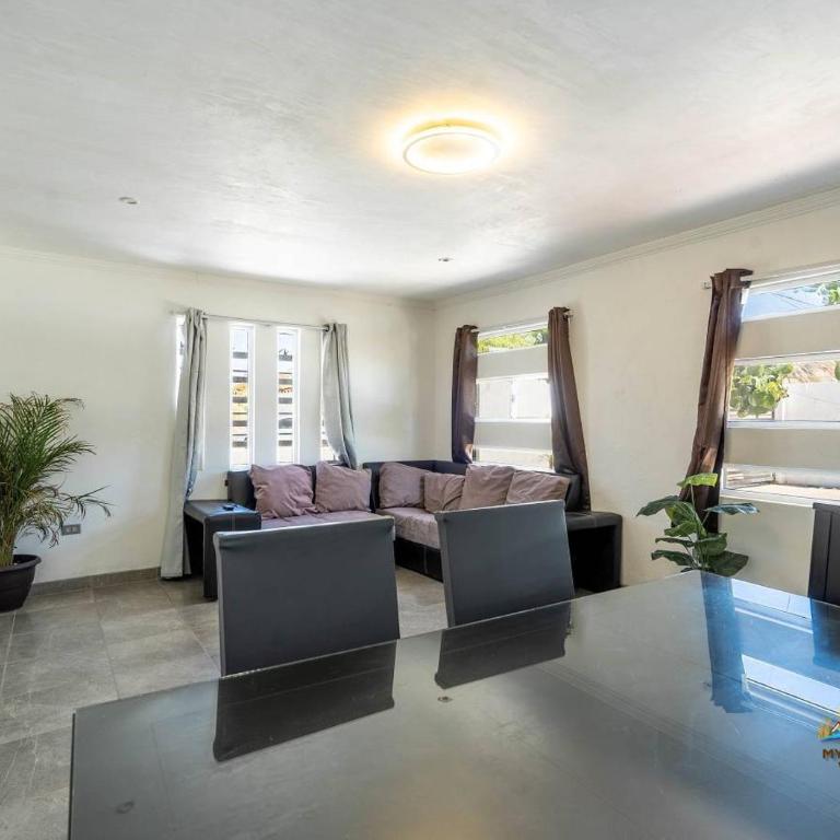 Incredible in-town pool house with BBQ area - Casa - 9