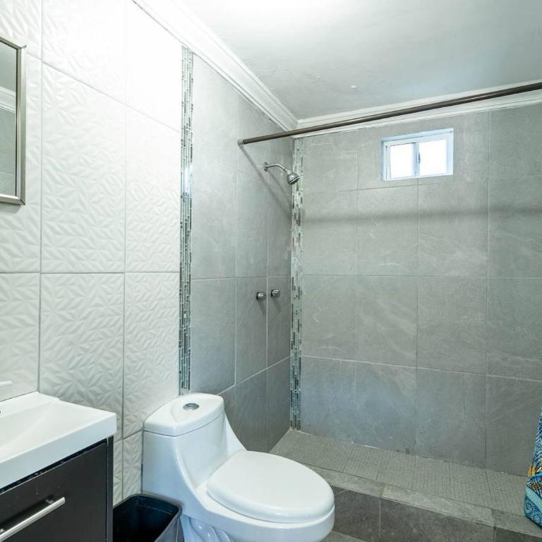 Incredible in-town pool house with BBQ area - Casa - 16