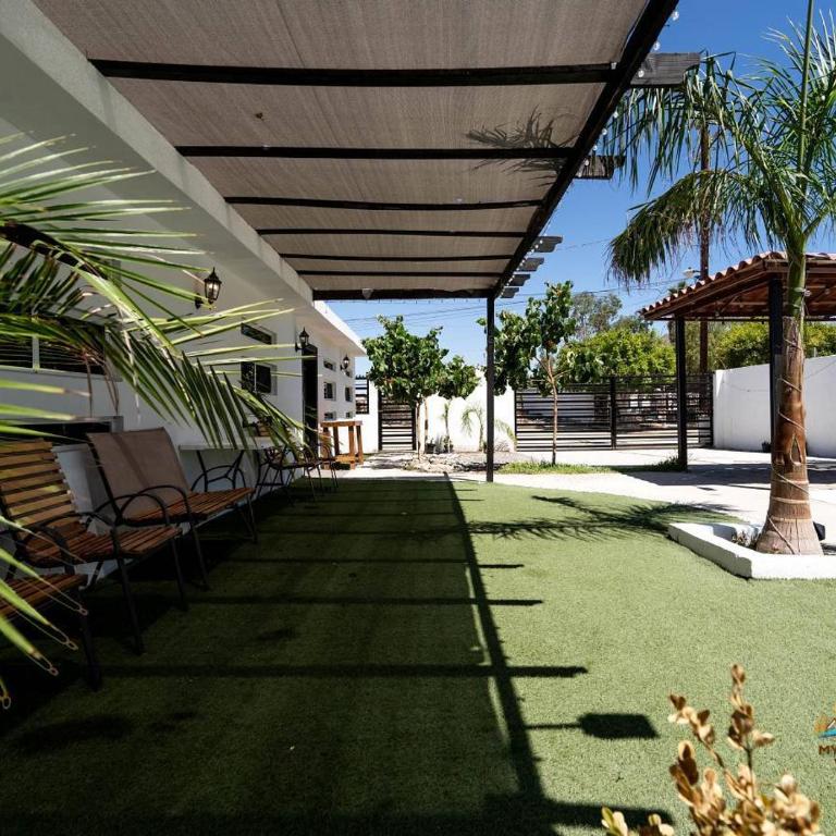 Incredible in-town pool house with BBQ area - Casa - 26