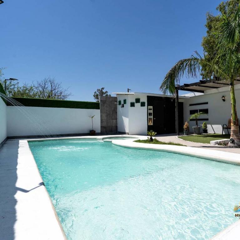 Incredible in-town pool house with BBQ area - Casa - 27