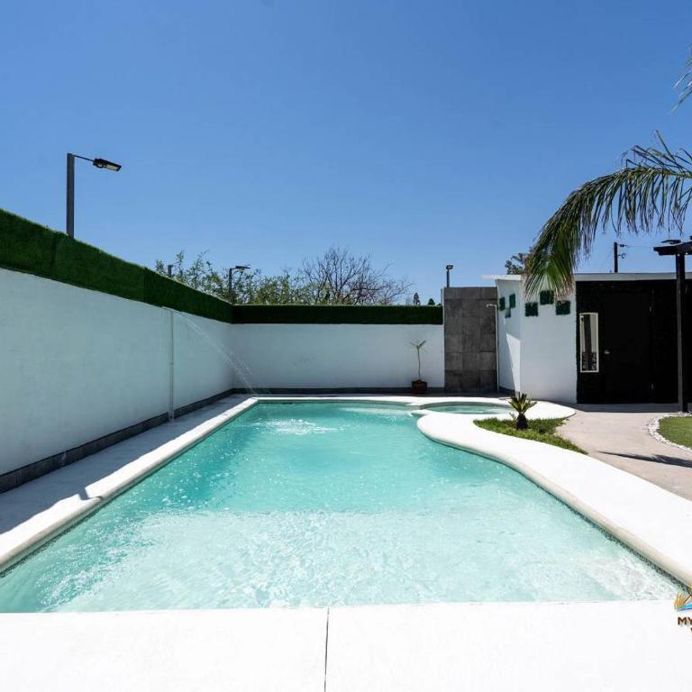 Incredible in-town pool house with BBQ area - Casa - 3