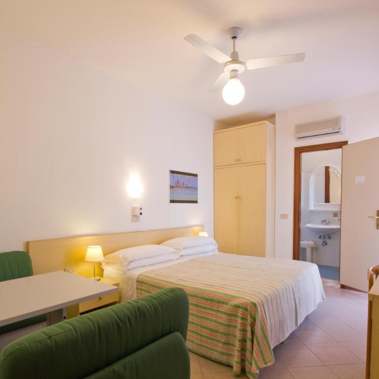 Hotel Desiree - Deluxe Doppelzimmer - 4