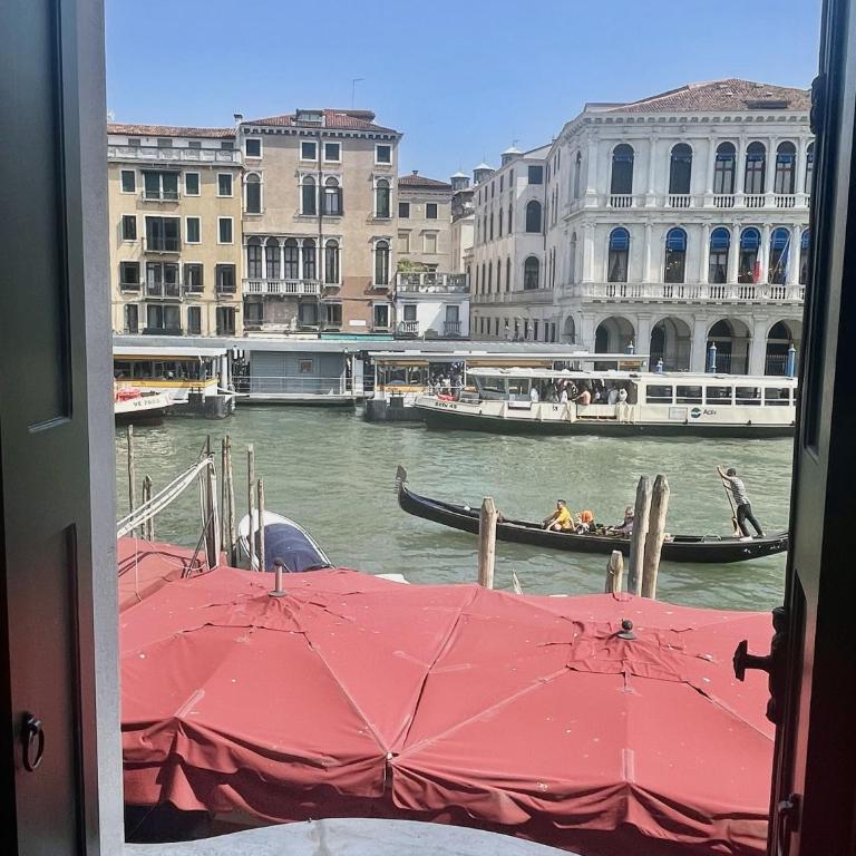 Royal Rialto Apartment - Grand Canal View - Superior Apartment - 2