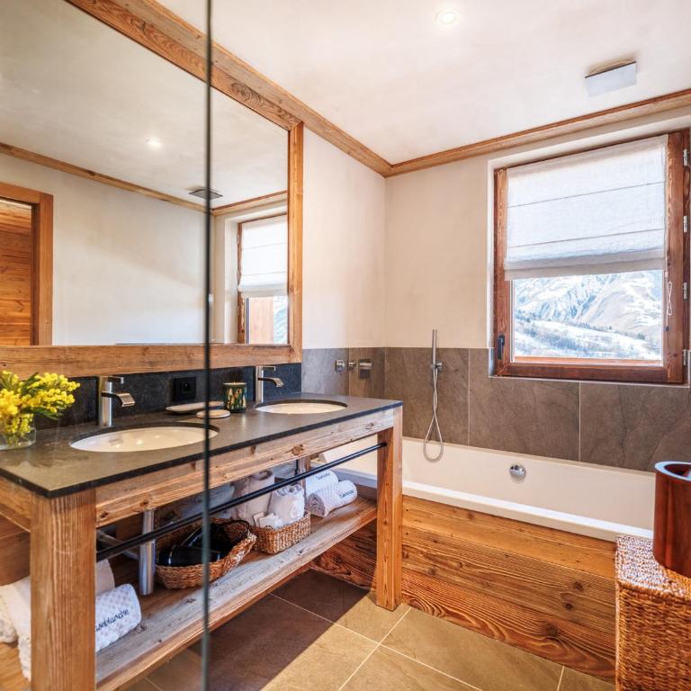 Chalet de luxe aux pistes avec sauna et parking - 5 flocons - FR-1-344-1166 - Chalet - 7