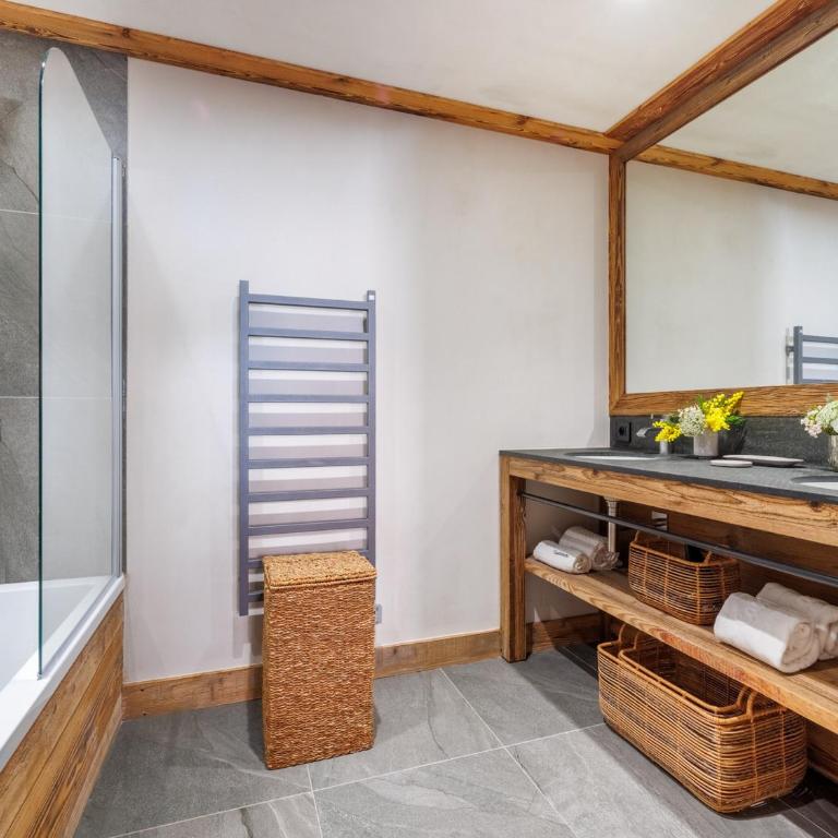 Chalet de luxe aux pistes avec sauna et parking - 5 flocons - FR-1-344-1166 - Chalet - 9