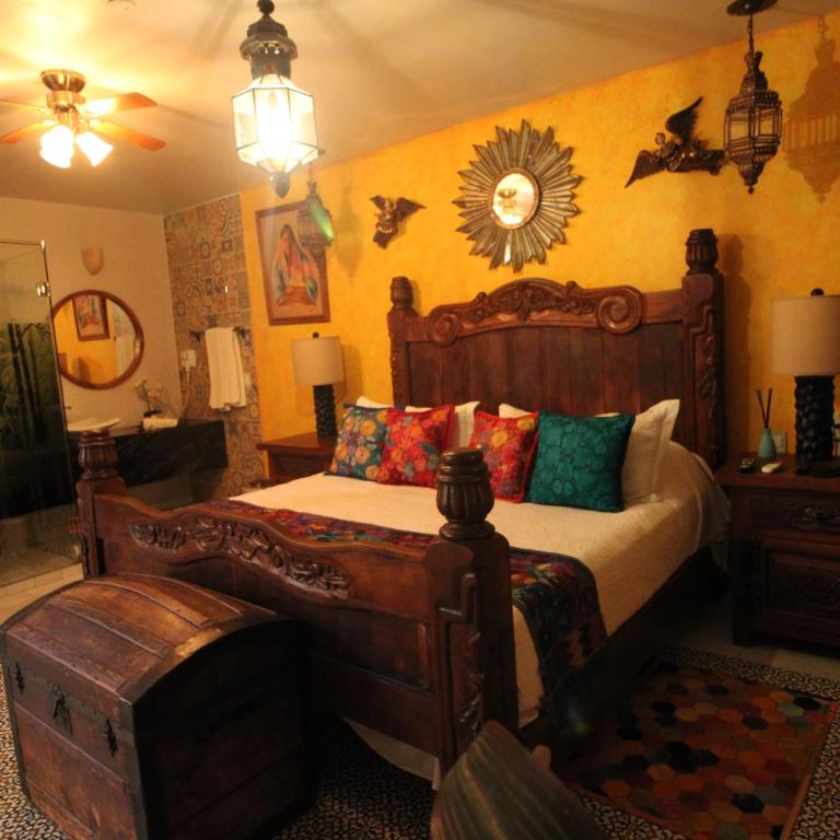 Ekléctic Hotel Boutique - Deluxe King Suite - 2
