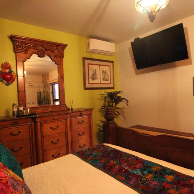 Ekléctic Hotel Boutique - Deluxe King Suite - 10