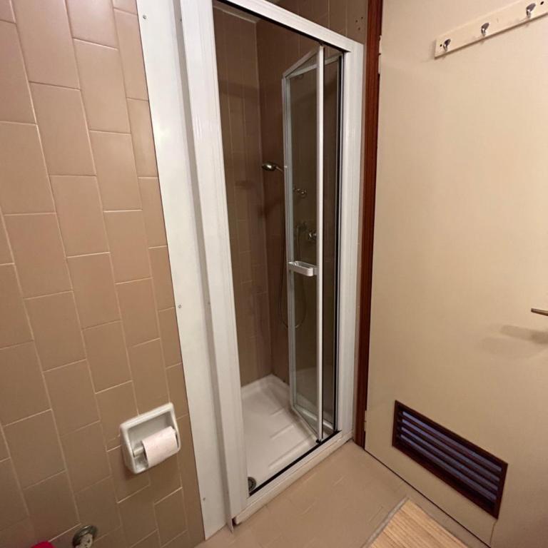 Ampio appartamento in centro con vista - terrazze, parcheggio gratuito e Wi-Fi - Two-Bedroom Apartment - 21