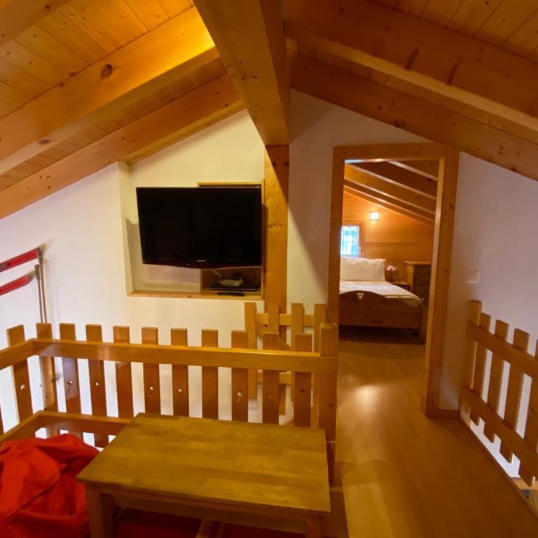 Apartments Vieux Chalet - Three-Bedroom Apartment with Mountain View / B 08 - 12