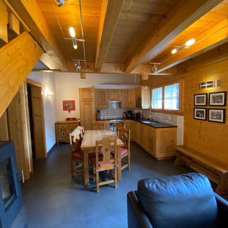Apartments Vieux Chalet - Three-Bedroom Apartment with Mountain View / B 08 - 14
