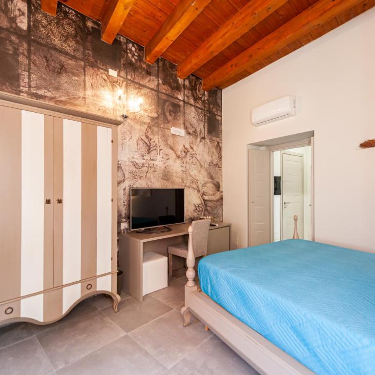 DOMO SOFIA - Double Room with Private Bathroom - 4