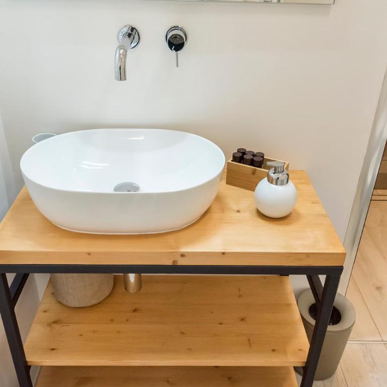 Accanto Alle Mura Rooms & Relax Spa - Camera King con Vista Giardino - 8