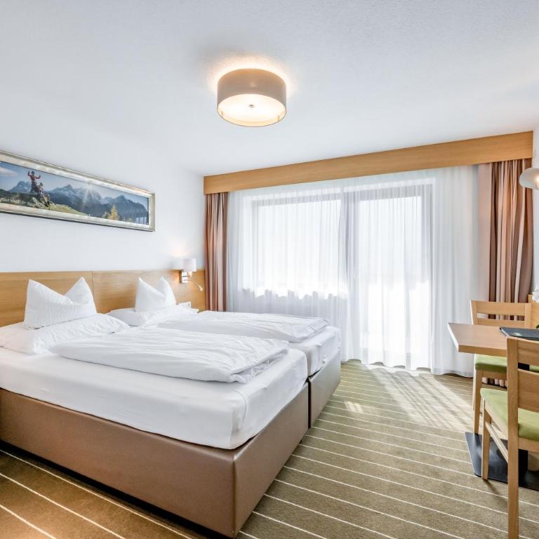 Apart Hotel Garni Wieser - Doppelzimmer mit Balkon - 1