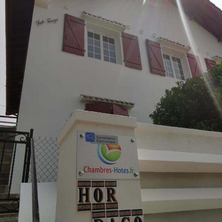 Chambres d'hôtes "HOR DAGO" près de la gare d'Hendaye avec le petit-déjeuner - Chambre Double - Vue sur Jardin - 6
