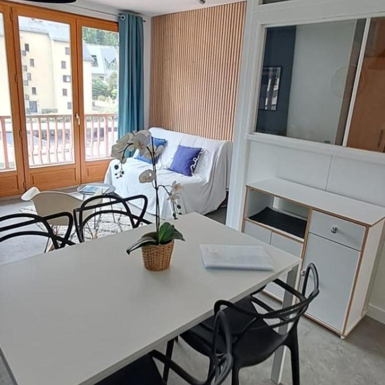 Appartement 2 à 4 personnes Luchon centre - Apartment with Balcony - 4