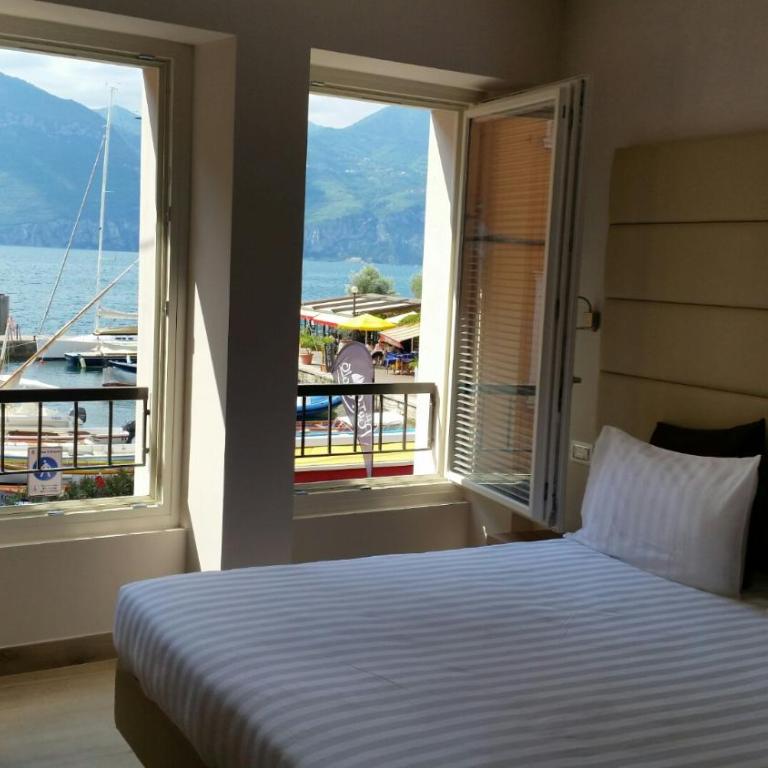 Hotel Danieli La Castellana lago di Garda - Camera Deluxe Matrimoniale/Doppia con Letti Singoli con Vista Lago - 8